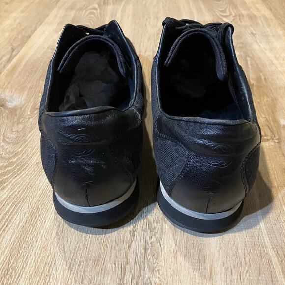 Athletic_Shoes